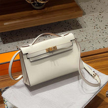 画像をギャラリービューアに読み込む, Leather Inspired Kelli Clutch for Women