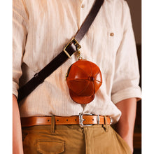 画像をギャラリービューアに読み込む, Vegetable Tanned Leather Baseball Cap Purse | AirPods Holder