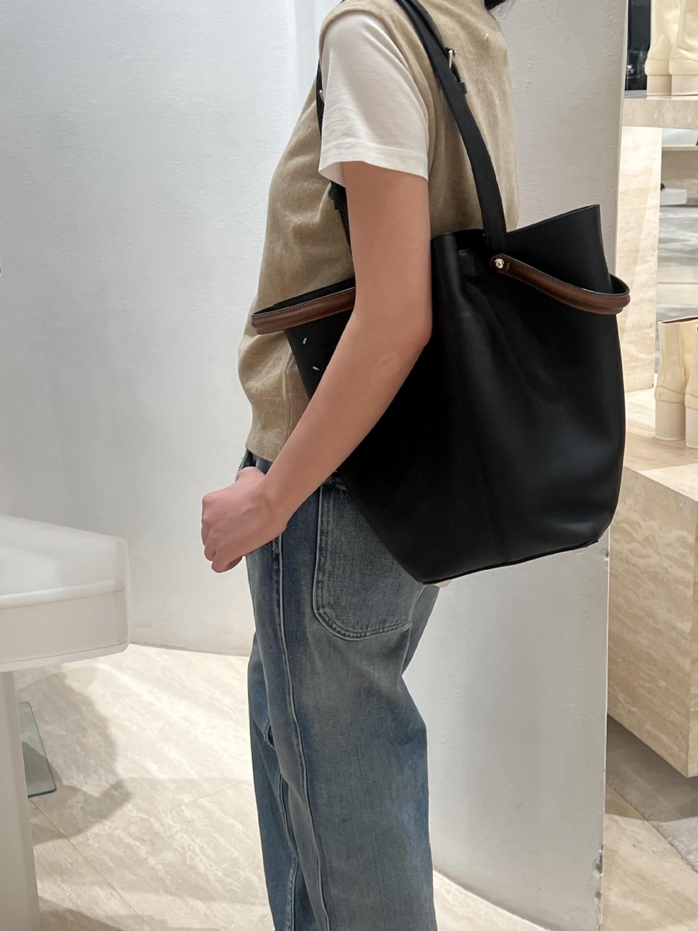 Top Grain Leather Bucket Bag Tote Bag Woman