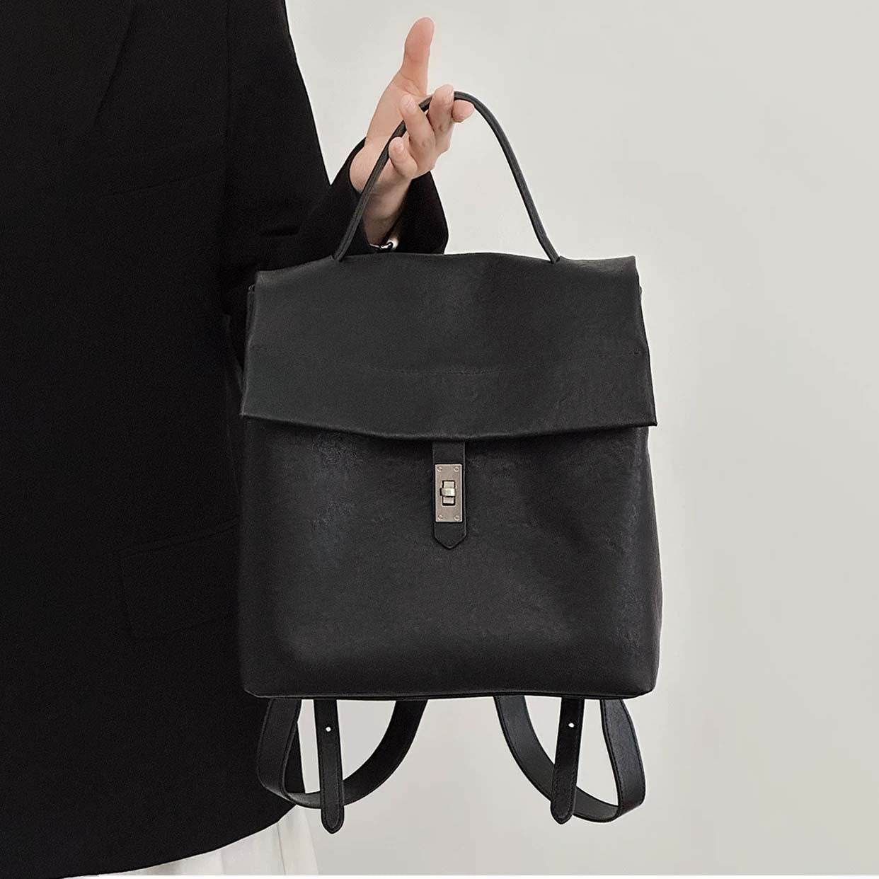 Vegetable-Tanned Cowhide Vintage Flap Backpack