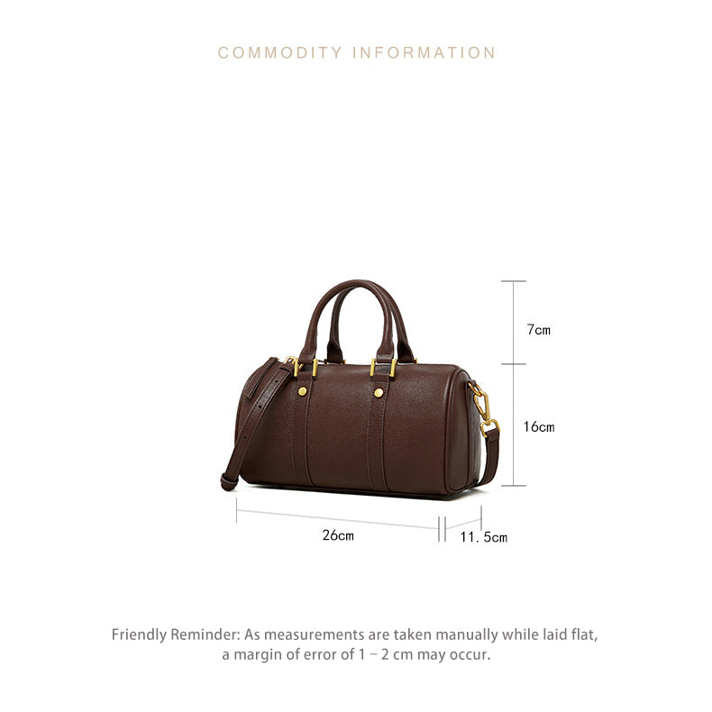 Size guide for leather Boston bag: 26 cm length, 16 cm height, 11.5 cm depth.