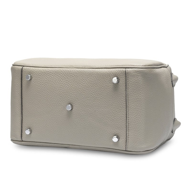 Inspiration Series — Lindy Bag in Pearl Grey: Bottom Details 09