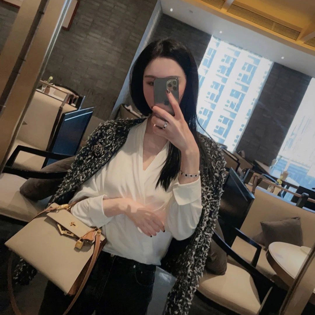 OOTD featuring the grey and brown bi-color leather Kelli handbag for a sophisticated urban look.