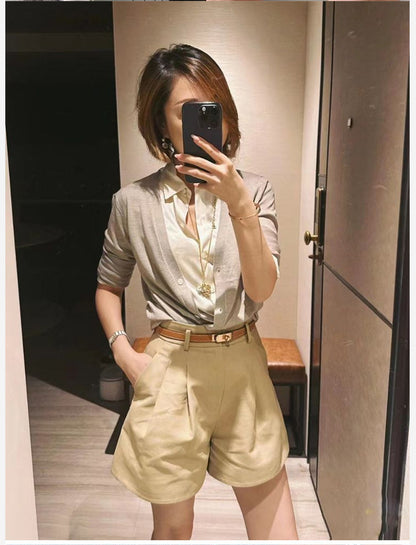 Pair the gold-brown Kelli belt with beige high-waisted shorts and a layered cardigan to create a refined and elegant casual summer look.