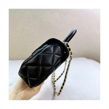 画像をギャラリービューアに読み込む, Sheep Leather Inspired Cute Flap Handbag
