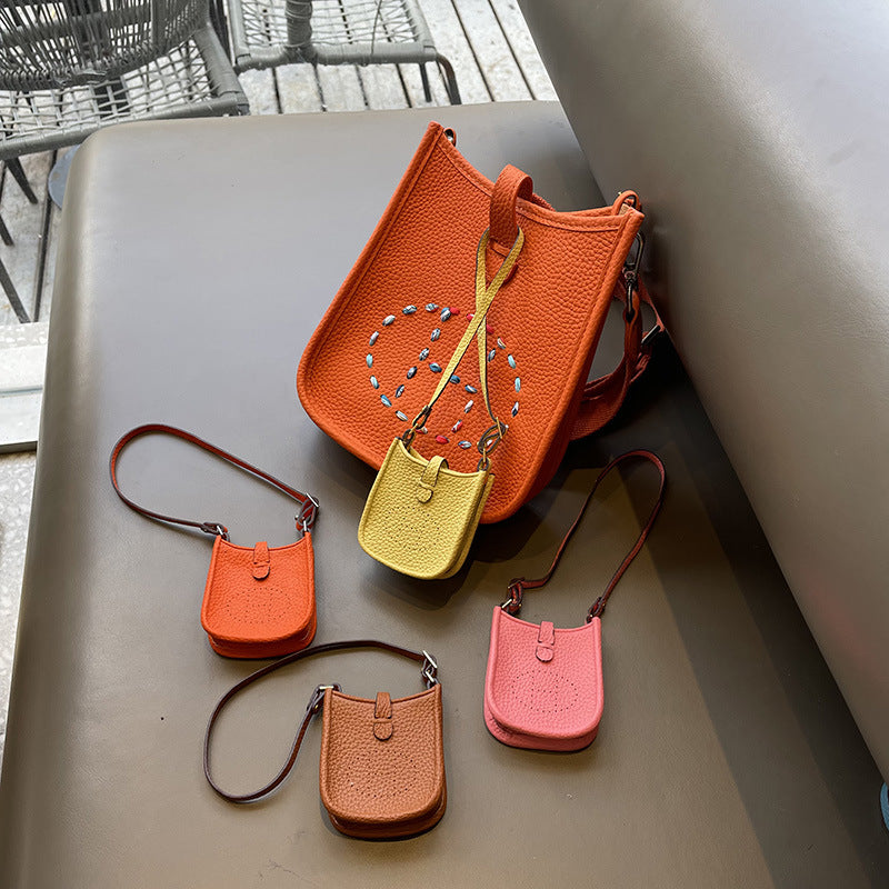 Top grain leather mini Eveline bag charm AirPods holder with H logo