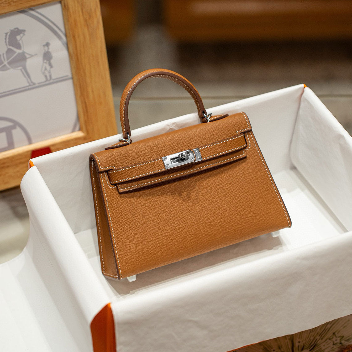 Gold Brown kelly handbag with silver clasp 