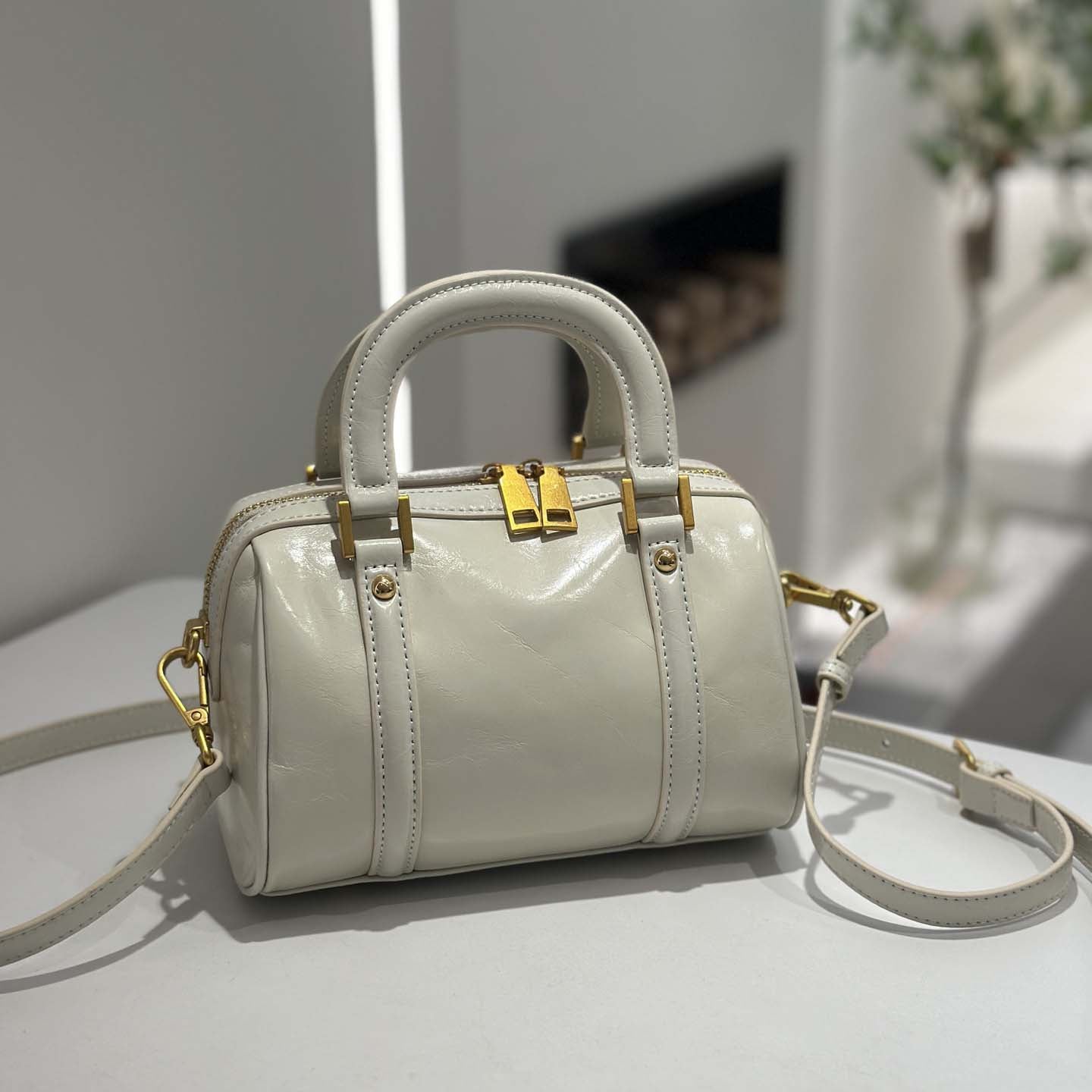 Retro Leather Boston Barrel Bag | Compact & Chic